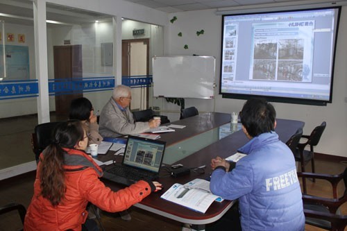 美國發(fā)酵罐客戶與惠合同事洽談現場