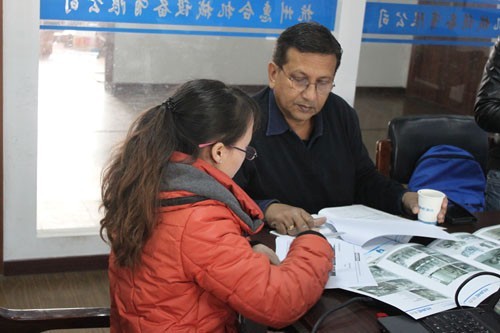 斯里蘭卡客戶與惠合同事洽談現(xiàn)場