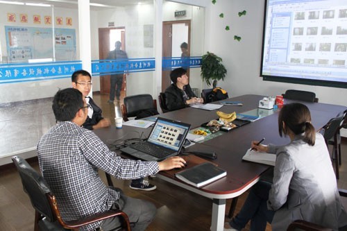 惠合工程師與大連冰淇淋生產(chǎn)線洽談現(xiàn)場(chǎng)2